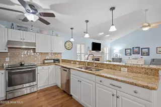 117 Lighthouse Drive, Carolina Beach, NC 28428 – photo 15: 40-web-or-mls-DSC05439