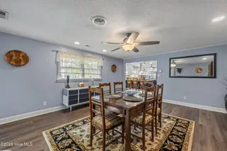 1104 Longview Drive, New Bern, NC 28562 — 3-bedroom home in Sherwood Forest, New Bern, NC, photo 10 of 53: 41-web-or-mls-0C0A8745