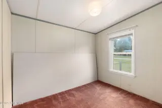 100 Lindsey Court, Beaufort, NC 28516 — 3-bedroom manufactured home in Green Meadows, Beaufort, NC, photo 13 of 38: Bedroom 3