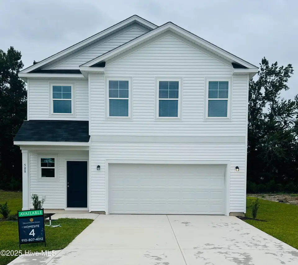 501 Sandy Hollow Drive, Jacksonville, NC 28540 – photo 1 of 7: Exterior Photo
