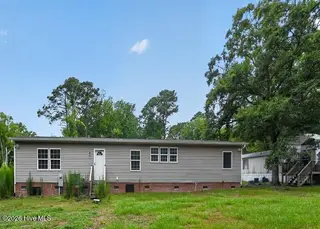 2184 Creekwood Court SW, Supply, NC 28462 — 3-bedroom manufactured home in Holden Beach, Supply, NC, photo 2 of 20