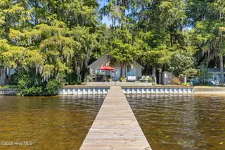 712 Canal Cove Road, Lake Waccamaw, NC 28450 – photo 2: Front Home View