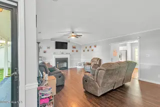 304 Carlisle Court, Jacksonville, NC 28540 – photo 5: DSC_6376