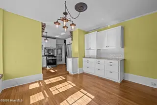 411 George Street, New Bern, NC 28560 – photo 11: Flows to the Kitchen