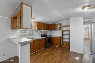 712 Longwood Road NW, Ocean Isle Beach, NC 28469 — 3-bedroom manufactured home, Ocean Isle Beach, NC, photo 14 of 33: 712LongwoodRdNW - 9