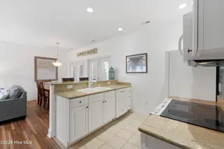 104 S 3rd Street I-1 & Slip 5 Atlantic Harbour, Morehead City, NC 28557 – photo 7: Kitchen