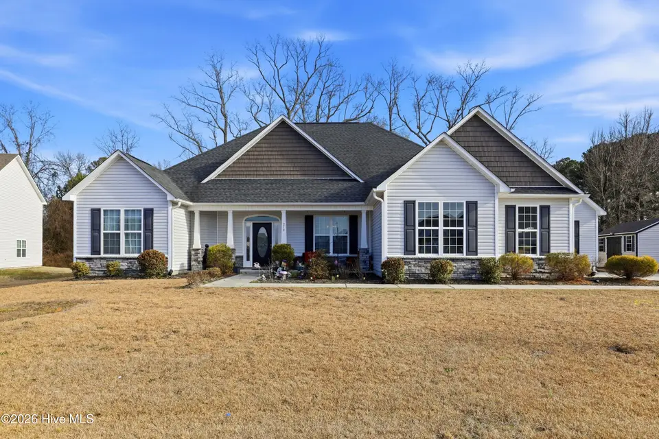 210 Kingsmill Drive, Pikeville, NC 27863 — 4-bedroom home in Gracyn's Creek, Pikeville, NC, photo 1 of 33: Main