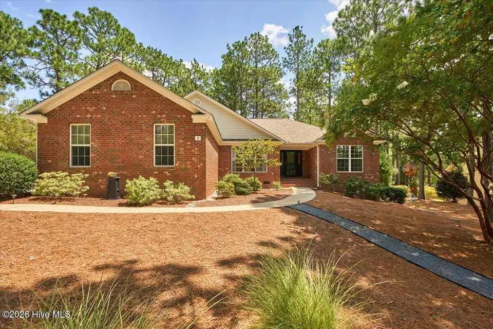 3 Oak Tree Lane, Pinehurst, NC 28374 – photo 1 of 50: 03-3_3 Oak Tree Ln., Pinehurst_LDTphotod