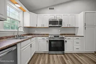 2066 Hunters Ridge Drive, Midway Park, NC 28544 – photo 8: 8-web-or-mls-2066 Hunters Ridge Dr. 24