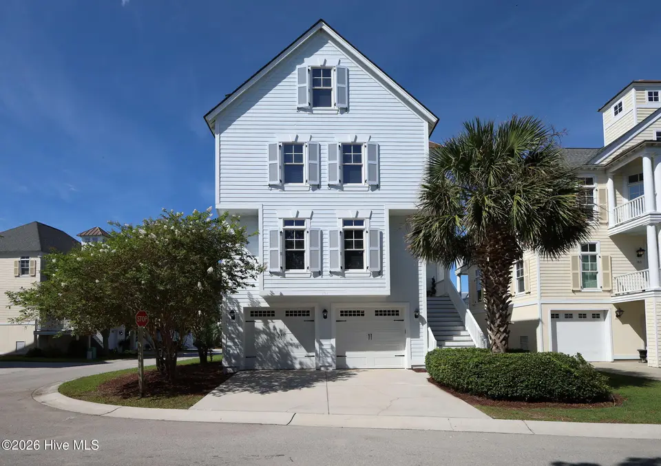 101 Sound Side Drive, Atlantic Beach, NC 28512 — 5-bedroom home in Bay Ridge, Atlantic Beach, NC, photo 1 of 65: 1-web-or-mls-IMG_1416-edit
