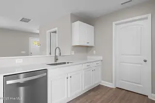 925 Campbell Street, Wilmington, NC 28401 – photo 17: 20-web-or-mls-DSC03456