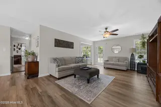 113 Rolling Meadow Drive, Richlands, NC 28574 — 3-bedroom home in Rolling Meadows, Richlands, NC, photo 10 of 46: 14_living room