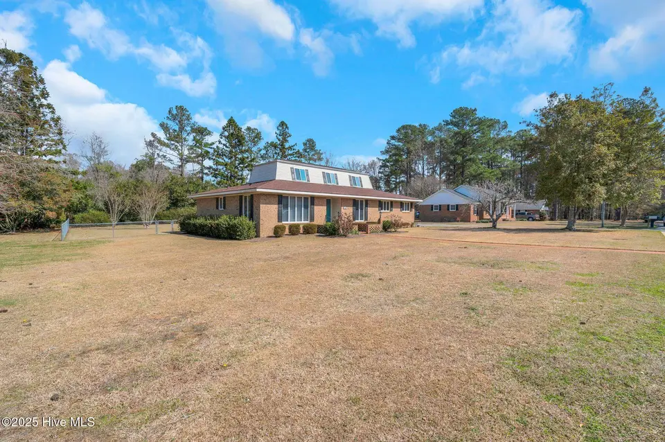 320 Pinecrest Drive, Chadbourn, NC 28431 – photo 1 of 30: 320_Pinecrest_Dr_Chadbourn_NC_28431_USA-