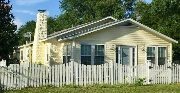 418 Fayetteville Avenue, Carolina Beach, NC 28428 – photo 1 of 15: Exterior
