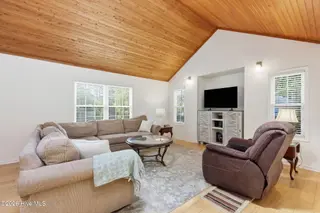 216 Lord Granville Drive, Morehead City, NC 28557 – photo 6: 6-web-or-mls-216 Lord Granville 033_edit