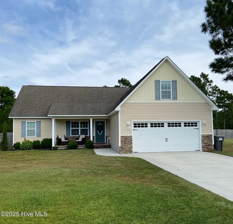 306 Basil Court, Hubert, NC 28539 – photo 1 of 1: Main