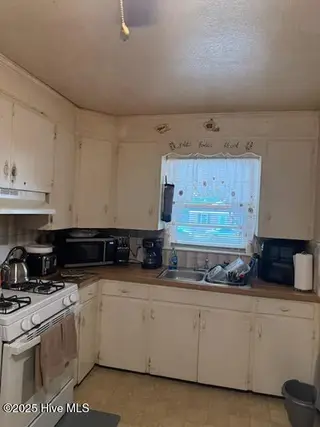 1021 Burt Street, Rocky Mount, NC 27801 – photo 4: Kitchen