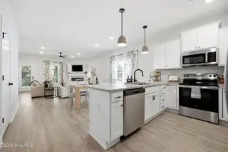 2124 Dartford Drive B, Greenville, NC 27834 – photo 14: 18-web-or-mls-IMG_0008_edit