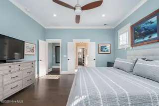 3211 Oceanic Bay Drive, Southport, NC 28461 — 4-bedroom home in St James, Southport, NC, photo 19 of 38: Primary Suite