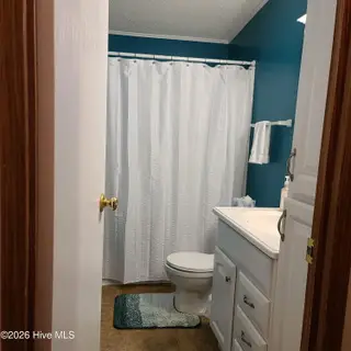 107 Eagle Ridge Drive, Dudley, NC 28333 — 4-bedroom manufactured home in Eagle Ridge, Dudley, NC, photo 15 of 17: 2nd Bathroom