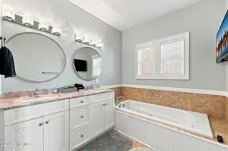 Atlantic Beach – photo 17: Principal Bath
