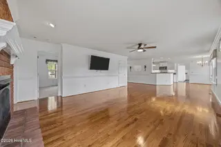 819 Badger Circle, Greenville, NC 27834 — 3-bedroom home in Northwoods, Greenville, NC, photo 13 of 62: 28-web-or-mls-IMG_0015