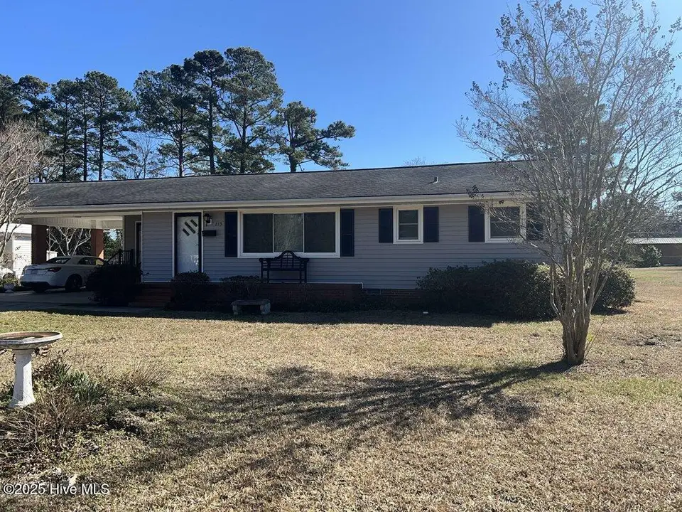 215 Nunn Street, Havelock, NC 28532 – photo 1 of 37: 215 Nunn St