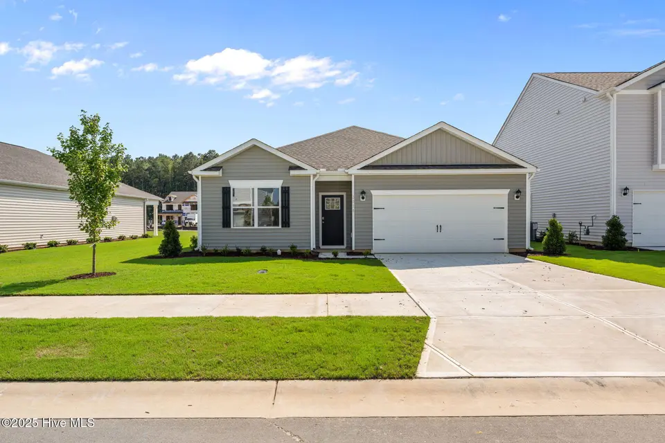 2014 Minnette Circle, New Bern, NC 28562 – photo 1 of 25: 1-web-or-mls-DSC_1125_1
