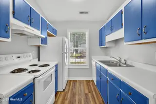716 Varsity Drive, Wilmington, NC 28403 – photo 11: Kitchen