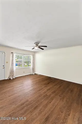 604 Oakwood Avenue, Jacksonville, NC 28546 – photo 6