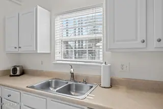2924 Flintridge Drive, Greenville, NC 27834 – photo 12: 16-web-or-mls-BLS_0018