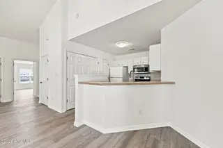100 Jasmine Court, Morehead City, NC 28557 – photo 12: 31-web-or-mls-100-Jasmine-Ct-045_edit