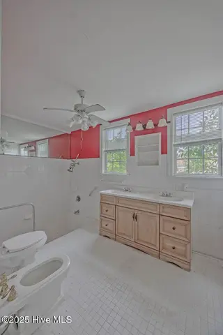 221 W Main Street, Wallace, NC 28466 — 4-bedroom home, Wallace, NC, photo 10 of 26: b03e28b8-2104-4c52-9f4b-a623f7028edf-thu