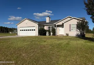 105 Starkys Creek Court, Maysville, NC 28555 — 3-bedroom home in Cross Creek, Maysville, NC, photo 1 of 15: IMG_2903