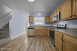 208 Springwood Drive, Jacksonville, NC 28546 – photo 11: 11-web-or-mls-208 Springwood Dr. 24
