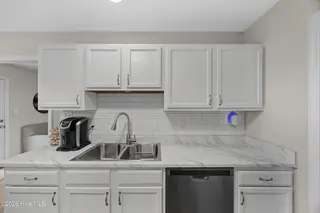 113 Rolling Meadow Drive, Richlands, NC 28574 — 3-bedroom home in Rolling Meadows, Richlands, NC, photo 17 of 46: 20_kitchen