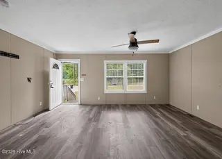 2184 Creekwood Court SW, Supply, NC 28462 — 3-bedroom manufactured home in Holden Beach, Supply, NC, photo 3 of 20