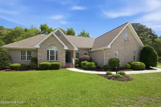 411 Oakmont Drive, Morehead City, NC 28557 – photo 2: 2-web-or-mls-1S3A3746
