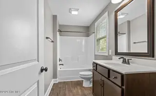 2350 Great Laurel Court, Greenville, NC 27834 – photo 17: upstairs bath guest