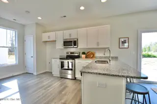 109 Bristol Bay Drive, Lake Waccamaw, NC 28450 – photo 4: KITCHEN