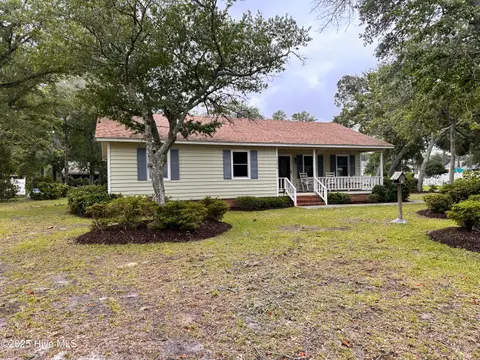 1506 E Oak Island Dr, Oak Island