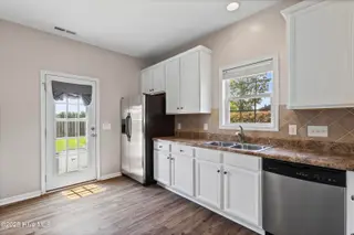 100 Maidstone Drive, Richlands, NC 28574 – photo 9: 10
