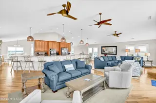 100 Oleander Court, Surf City, NC 28445 — 8-bedroom home in Bland Shores, Surf City, NC, photo 17 of 72