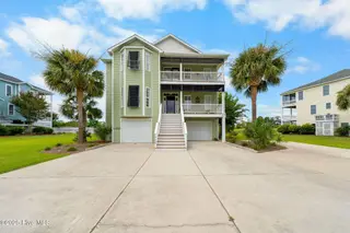 8304 Lakeview Drive, Wilmington, NC 28412 – photo 3: 8304LakeviewDr-2010(1)
