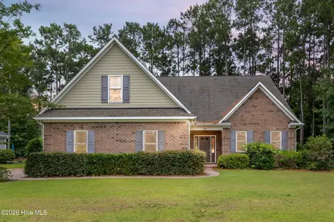 330 Crown Pointe Dr, Hampstead