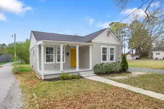 404 N Massey Street, Selma, NC 27576 – photo 3: 3-web-or-mls-2B5A1816