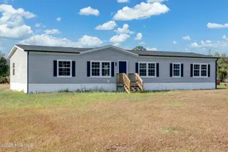 124 Fieldcrest Lane, Beulaville, NC 28518 — 3-bedroom manufactured home, Beulaville, NC, photo 4 of 29: 124fieldcrest4