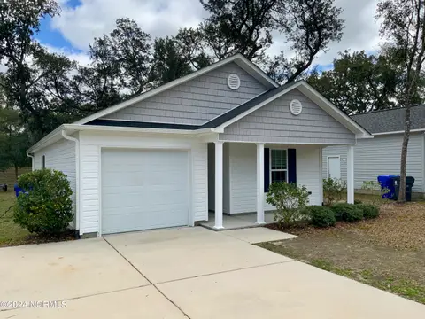 126 NW 8th St, Oak Island