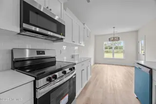 117 Woodford Drive, Jacksonville, NC 28540 – photo 22: 39-web-or-mls-IMG_9291