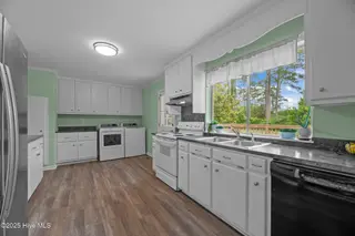 210 Glenburnie Drive, New Bern, NC 28560 – photo 15: 36-web-or-mls-DSC_4399